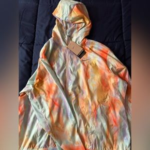 Nike Women’s Lightweight Running Windbreaker